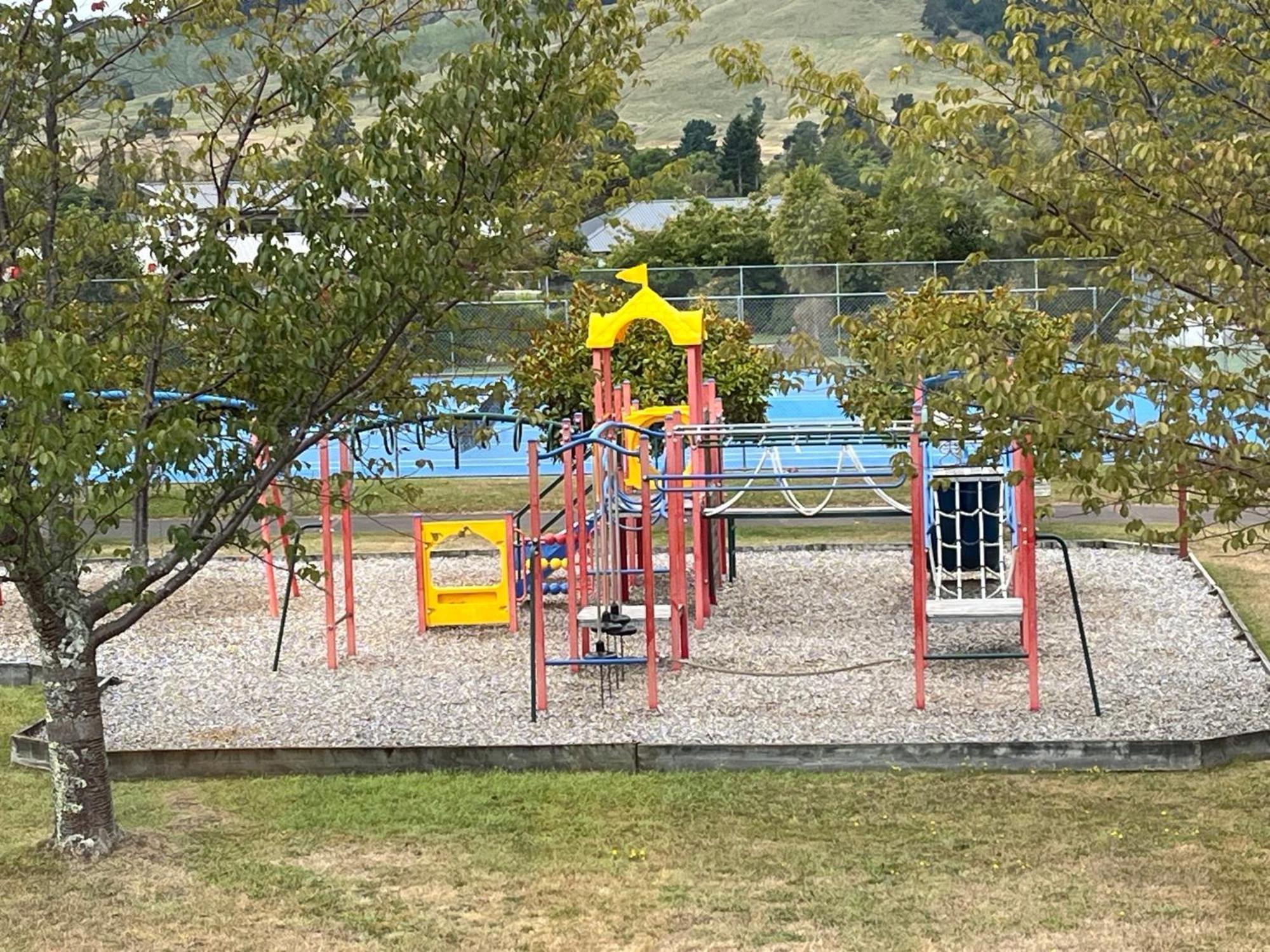 Kinloch Large And Luxurious At The Lake מראה חיצוני תמונה